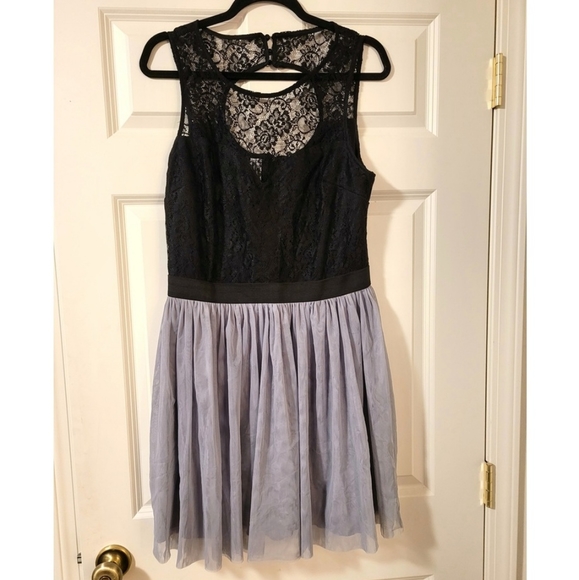 Studio Y Dresses & Skirts - Studio Y Lace and Tulle Dress Size 13/14